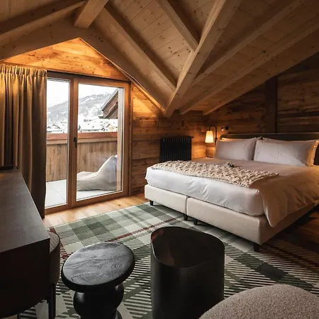 Mont Nevada - & 4*