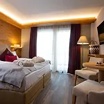 Mont Nevada - & 4*