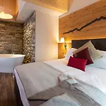 Mont Nevada - & 4*