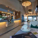 Mont Nevada - & 4*