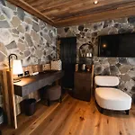 Mont Nevada - & 4*