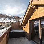 Mont Nevada - & 4*